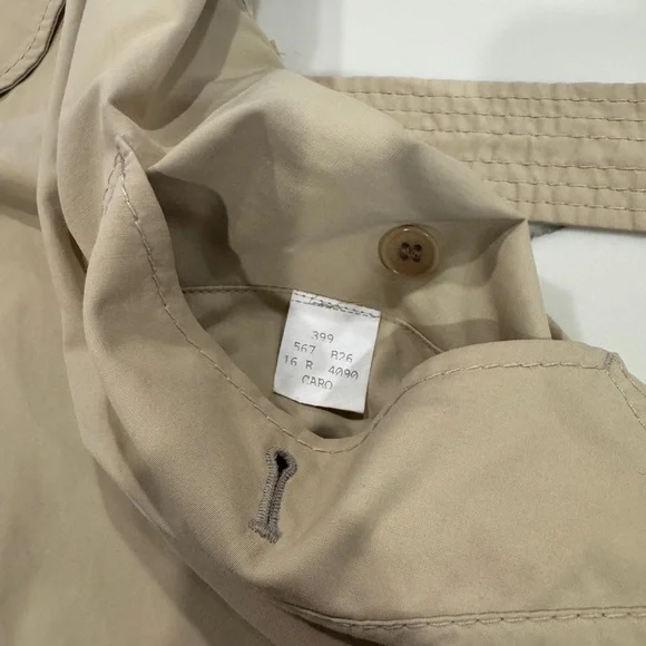 Authentic Burberry Beige Classic Trench Coat - Picture 9 of 15